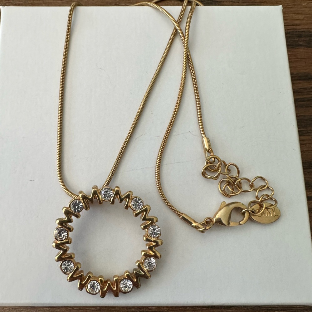 Gold Circle “Mom” Pendant Necklace